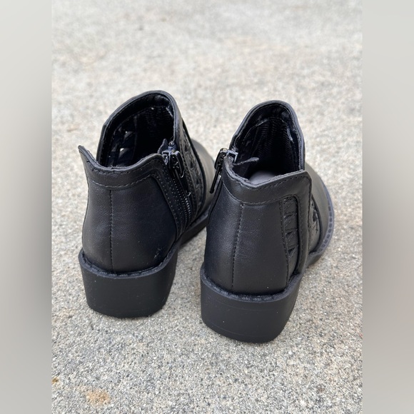 Infant Toddler Chelsea like Cut Ankle Heel Booties - Picture 4 of 4